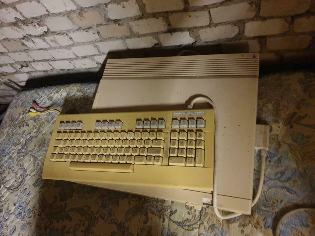 commodore128D original photo.jpg
