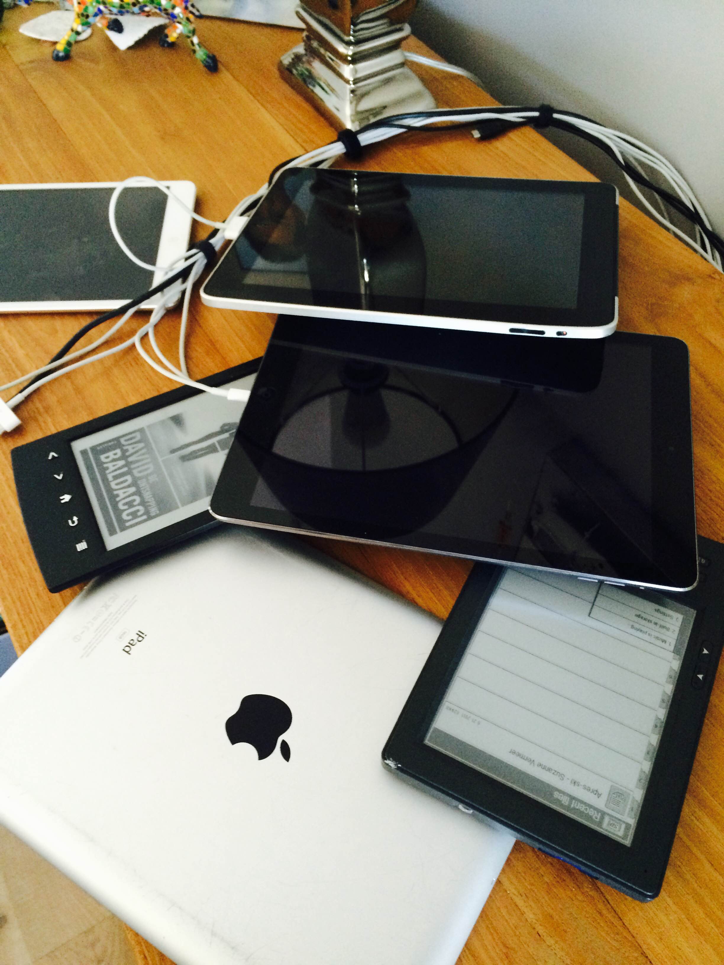 2015_tablet_stand_00.jpg