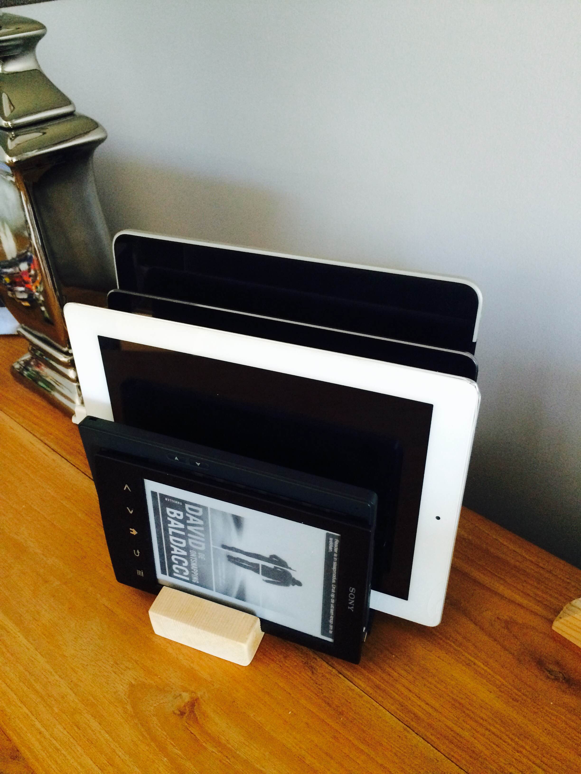 2015_tablet_stand_01.jpg